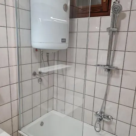 Veselka Ultra Europa 200 Meters Apartman